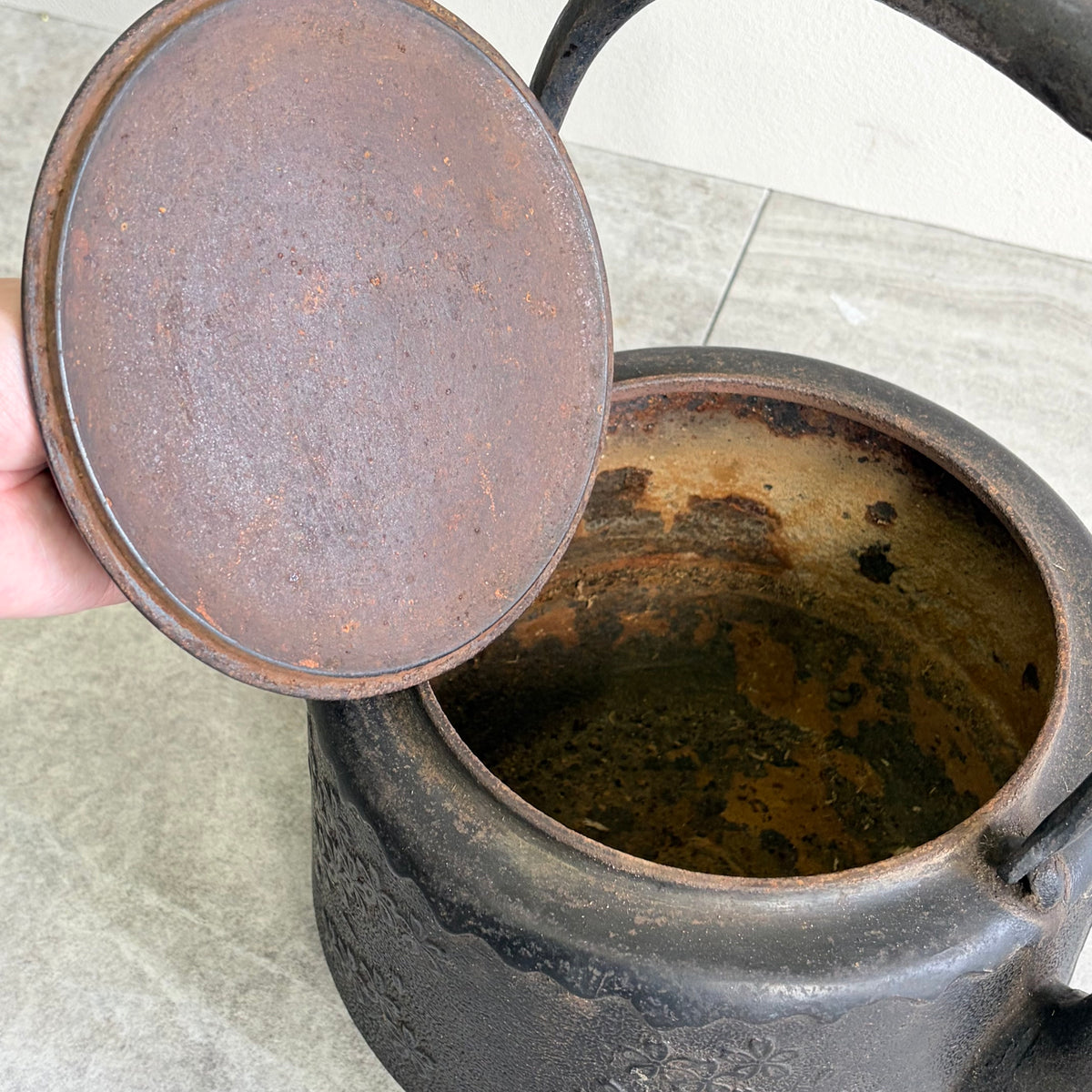 南部鉄器の桜文様鉄瓶 ヴィンテージ 鉄器 アンティーク 骨董品 – Antaa lab