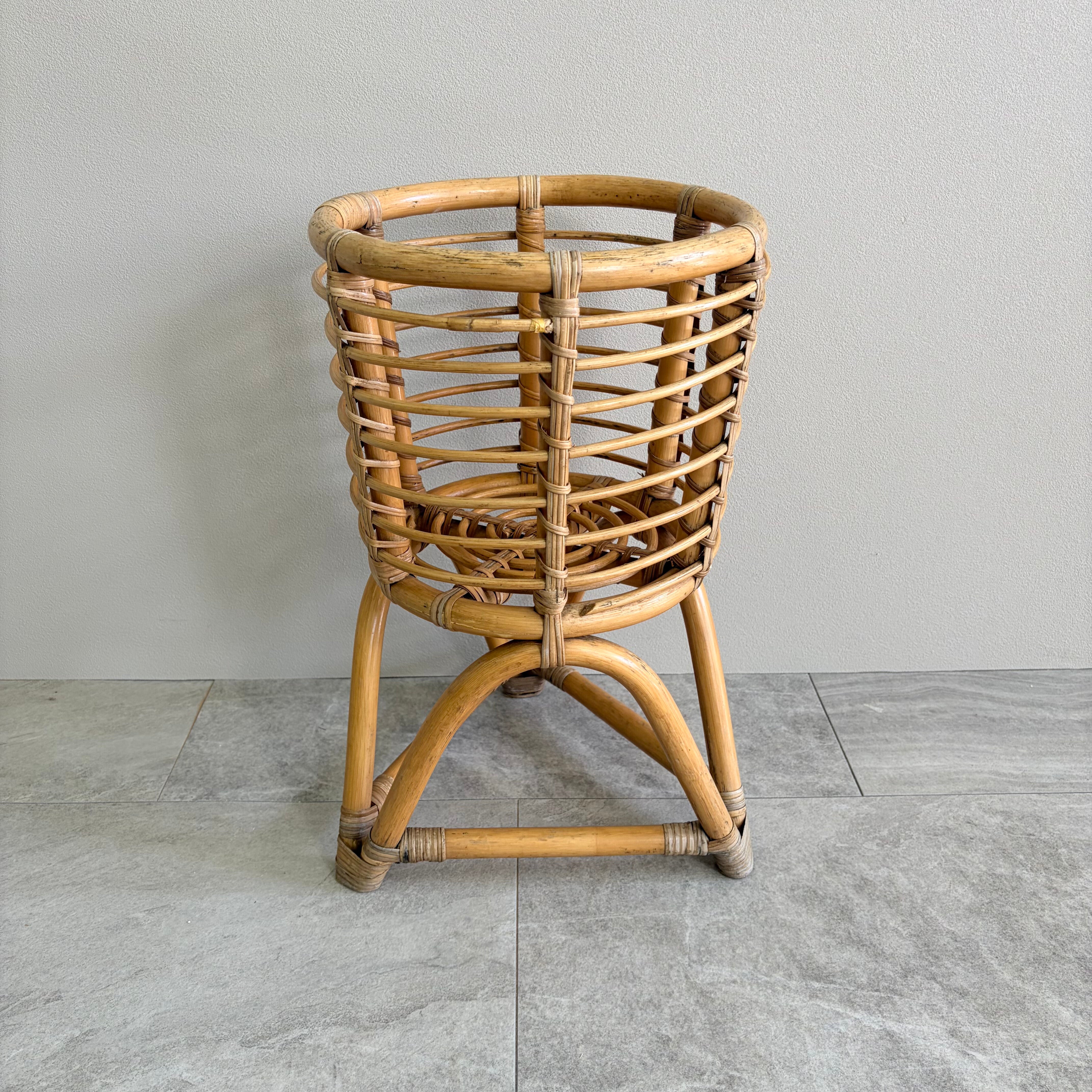 古家具 天然素材◾️籐ラタン製 2段 ディスプレイ台 飾り台 花台 観葉植物や小物入れに映える昭和レトロな籐製かごスタンド