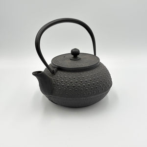 力強い地紋を愉しむ中型アンティーク鉄瓶【美品】
