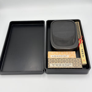 紅梅柄のヴィンテージ漆器調御硯箱セット / 書道セット 胡開文 善璉湖筆 漆器調 黒塗 紅梅柄 未使用級